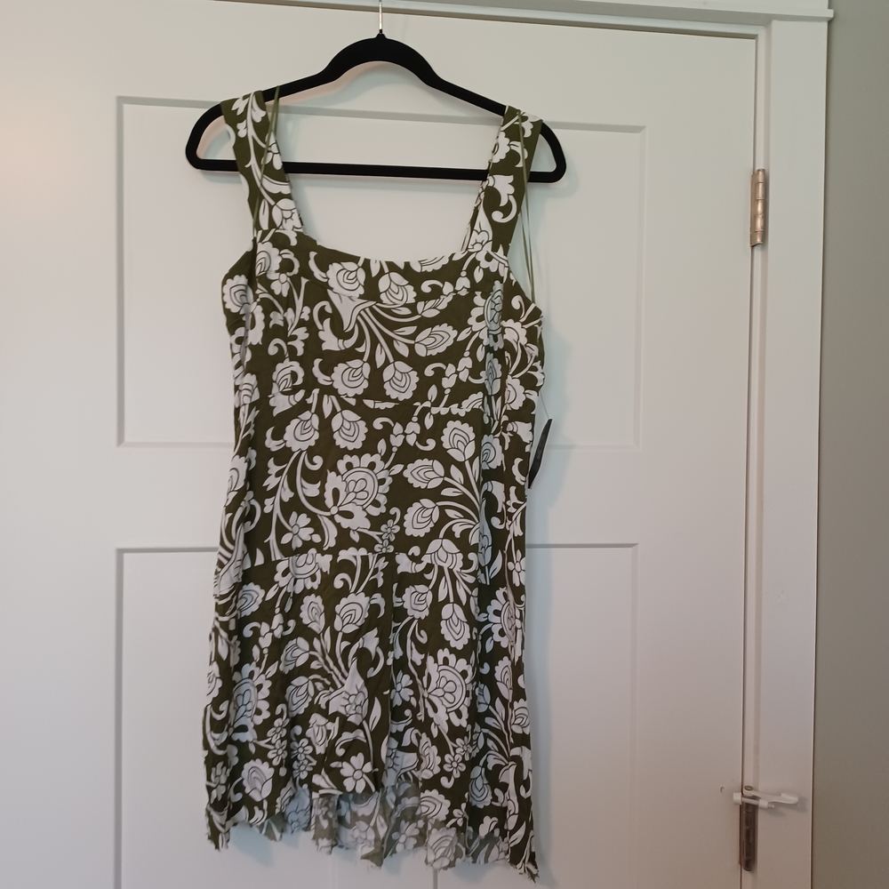 Vince Camuto Floral Green and White Dress/Blouse